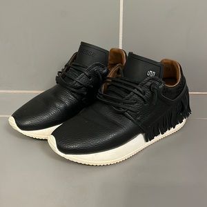 ESSEutESSE leather fringe shoes